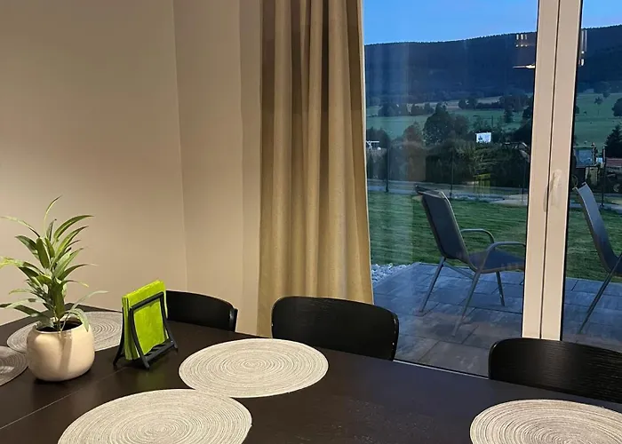 Domek alpejski Season Sauna&jacuzzi - Klimatyzowane Z Widokiem Na Góry Kotlina Kłodzka 4km Do Zieleniec Arena Lasowka